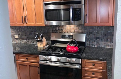 Central Vermont- Killington Condominio | Upscale Ski In/Out Two Bedroom Sunrise End Unit Condo Steps From the Trail