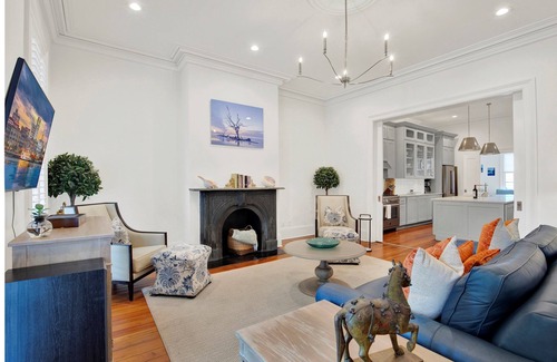 Savannah Victorian District Casa | Upscale Townhome Savannah, Steps to Forsyth Park, sleeps 6