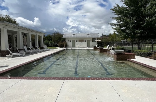 Milton Casa | Upscale Townhouse in Quaint and Quiet Olde Towne