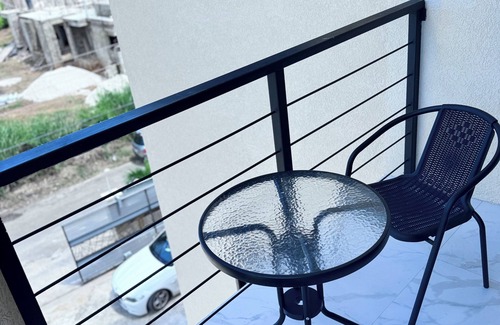 West Gate Hills Apartamento | Upscale Urban Oasis - Luxury Two Bedroom Apt Prime Location mins from the beach