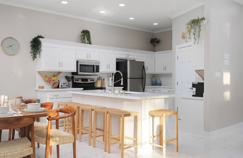 South Padre Island Villa | Upscale Villa - 17-20 Guests - Beach - 4 Kings