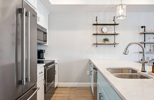 Sister Bay Condominio | Upscale Water View Condo in Downtown Sister Bay! Walk to everything!