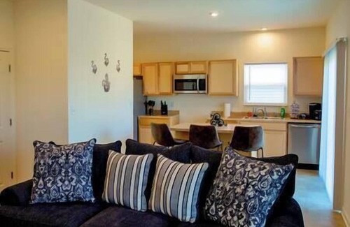Acton Casa | Upsize-Wifi, Parking, Massage Chair, Washer/Dryer