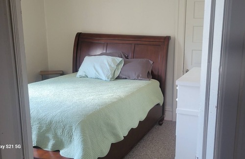 Butte Apartamento | Upstairs apartment in uptown Butte. Cute apartment in a historical building.
