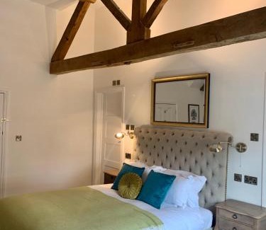 Barbourne Hotel | Upstairs at 33 - Self check in boutique accommodation in Worcester Centre