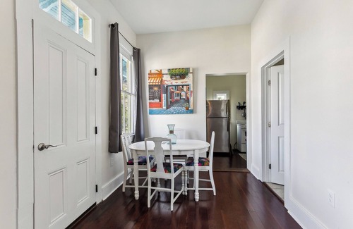 Faubourg Lafayette Apartamento | Upstairs at Eric's. 3 room 1 bath.