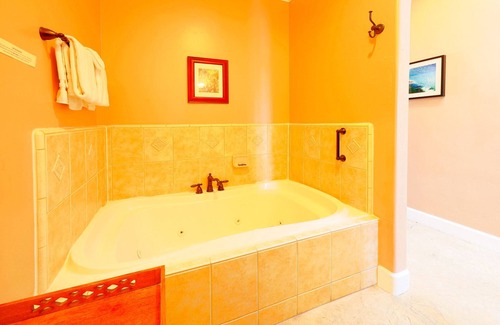 Cayucos Apartamento | Upstairs Ocean view Cal King Suite