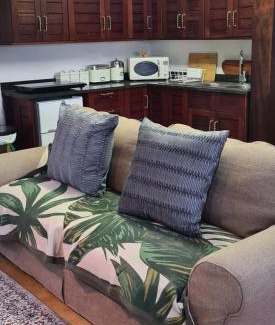 White River Apartamento | Upstairs R-1 Self-Catering Unit