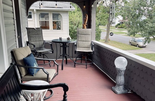 Old Brooklyn Apartamento | Upstairs Unit with Office Space near Downtown Cleveland + National Park