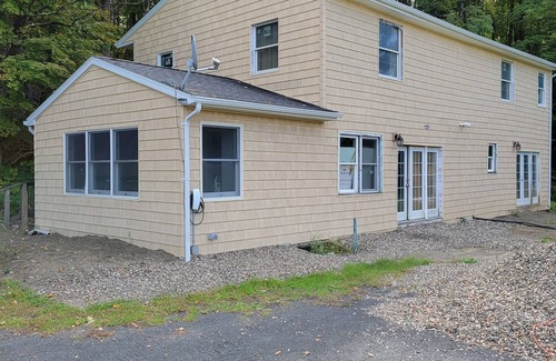 Hoosick Falls Casa | UPSTATE HIDEWAY WITH A TESLA CHARGER AND HIGH-SPEED INTERNET
