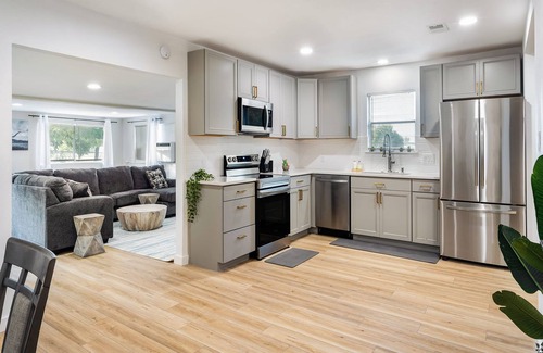 Highland Casa | Upstay - Bungalow w Games Golf Fire and Patio