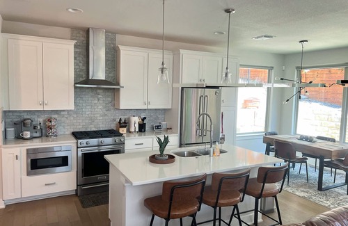 Rosewood Casa | Upstay - Eastside Home w Patio BBQ - Mins to DT
