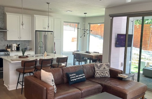 Rosewood Casa | Upstay - Eastside Home w Patio BBQ - Mins to DT