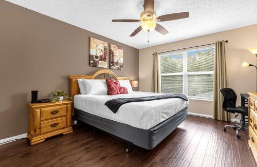 Crescent Lakes Casa | Upstay Home w Pool Hot Tub & Patio - Pet Friendly