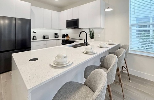Four Corners Apartamento | Upstay - Modern Home w Pool in New Development
