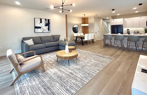 Four Corners Apartamento | Upstay - Modern Home w Pool in New Development
