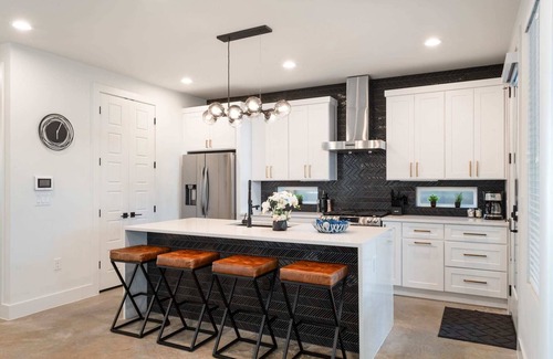 Rosewood Casa | Upstay - City Views & Stargazing on Rooftop Patio