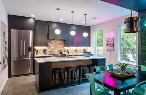 East Cesar Chavez Casa | Upstay - Pristine Pool Palace - 7min to Rainey St