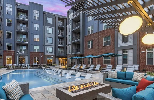Wesley Heights Apartamento | Uptown 1bdr Queen bed Free Wifi and Parking