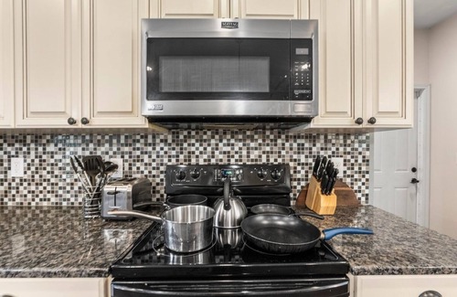 Biddleville Casa | Uptown, Airport | Blume, Nascar HOF & BOA Stadium
