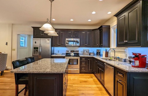 Meredith Casa | Uptown Charmer, Meredith near Winnipesaukee!
