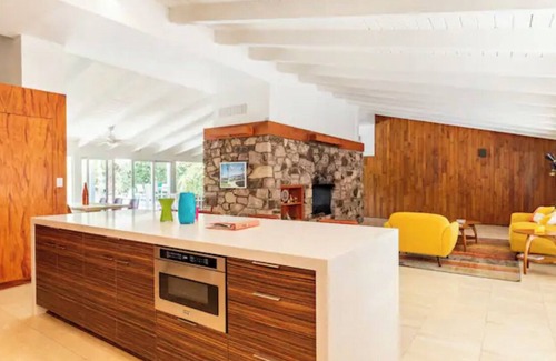 Old Las Palmas Casa | Uptown Design District Walking distance to Downtown Palm Springs!