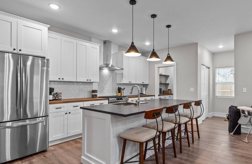 The Gate Casa | Uptown Elegant Escape | JZ Vacation Rentals