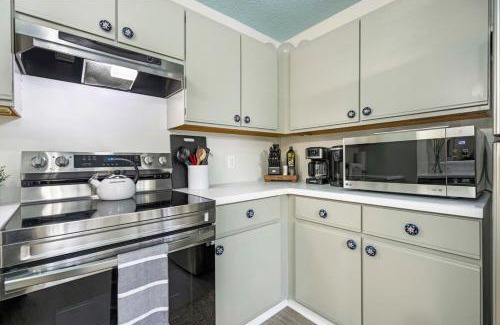St. Augustine Casa | Uptown Gem The Castaway Cottage, Dog Friendly!