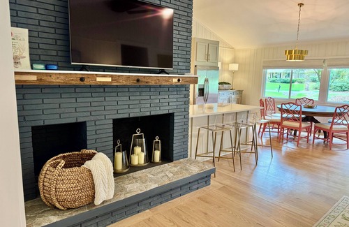 LaGrange Casa | UPTOWN GIRL: FALL IN LOVE! Designer Decorated, New Renovations, Perfect Location
