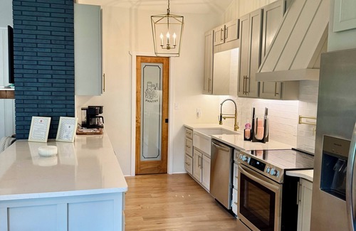 LaGrange Casa | UPTOWN GIRL: FALL IN LOVE! Designer Decorated, New Renovations, Perfect Location
