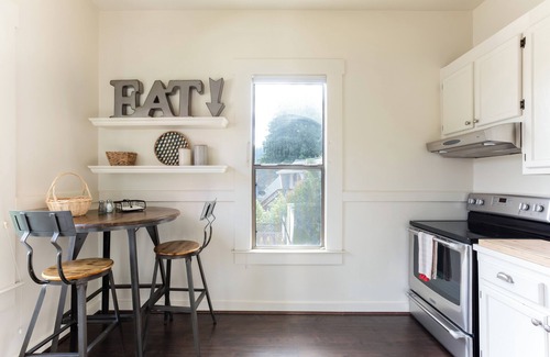 Mill Valley Apartamento | Uptown en el centro de Mill Valley! ¡El único 3bd / 2ba en el corazón de la ciudad!