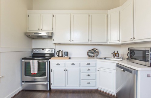 Mill Valley Apartamento | Uptown en el centro de Mill Valley! ¡El único 3bd / 2ba en el corazón de la ciudad!