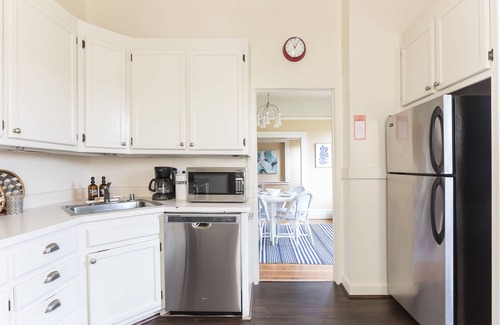 Mill Valley Apartamento | Uptown en el centro de Mill Valley! ¡El único 3bd / 2ba en el corazón de la ciudad!