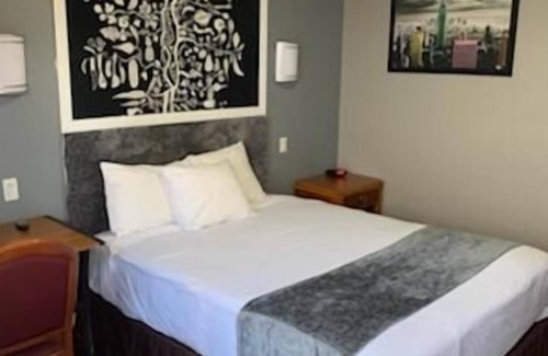 Bixby Knolls Hotel | Uptown Inn