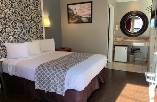 Bixby Knolls Hotel | Uptown Inn