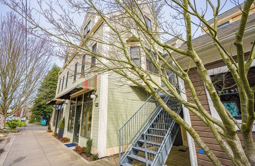 Port Townsend Condominio | Uptown Loft: walk to everything! Monthly rental in the heart of Port Townsend