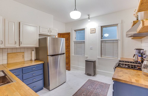 Lowry Hill East Apartamento | Uptown Minneapolis Home: Walk to Lakes!