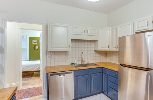 Lowry Hill East Apartamento | Uptown Minneapolis Home: Walk to Lakes!