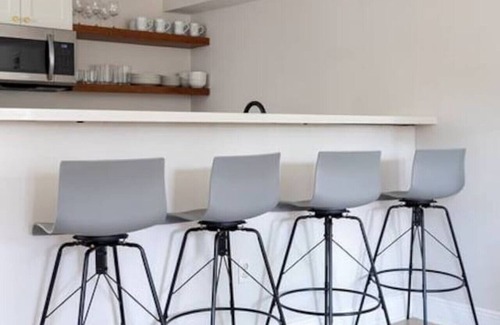 Leonidas Casa | Uptown Recently Renovated | 3 Blocks to Streetcars