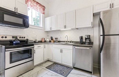 Freret Casa | Uptown Spacious 4BD w Historic Charm