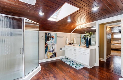 NoDa Casa | Uptown Stunner w/ Hot Tub & Foosball | King Suit
