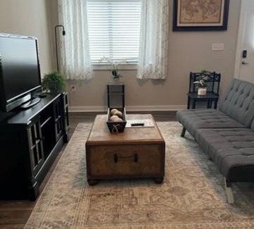First Ward Apartamento | Uptown Townhouse Studio Apartment -WiFi-10 min walk to Spectrum Center