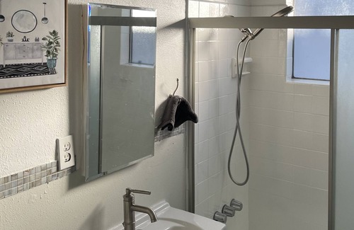 South Montebello Apartamento | Urban 2bd King Suite near fwy/hospitals/DTLA/parks