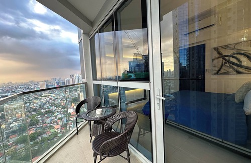 Pembo Condominio | Urban 2BR Elegance: Your City Escape in BGC!