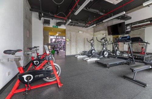 Curridabat Apartamento | Urban Breeze iFreses, 10th floor! AC, TV and Pool