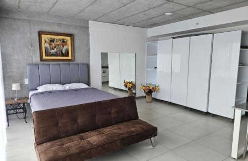 Curridabat Apartamento | Urban Breeze iFreses, 10th floor! AC, TV and Pool
