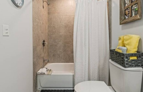 West Philadelphia Apartamento | Urban Chic 1BR Apartment