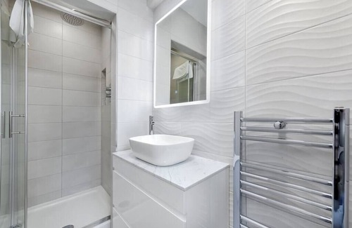 Hackney Wick Apartamento | Urban Chic Getaway: 4-BR with an Outdoor Haven