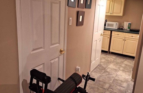 Burlington Apartamento | Urban Chic Studio: Cozy Haven
