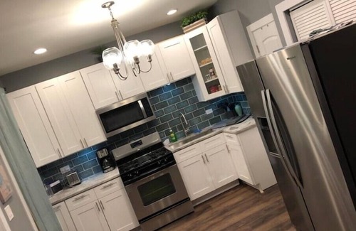 Little Village Apartamento | Urban Coach Casa * parking * 10 min to downtown